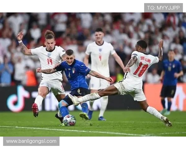 德容与巴雷拉中场活动范围及覆盖能力对比分析